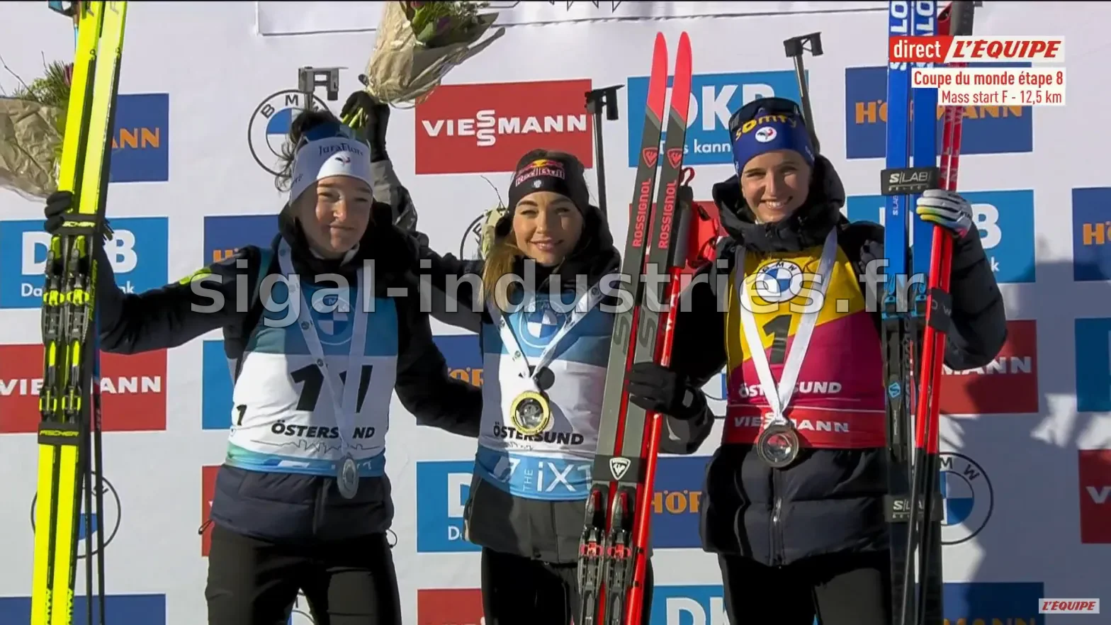 "Un kif énorme !" : Julia Simon en or et Lou Jeanmonnot en argent, le magnifique doublé du biathlon français aux JO 2026 - Franceinfo